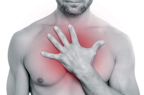 Боль в груди является косвенным признаком рака.