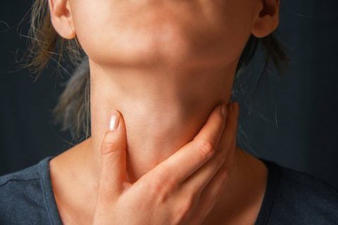 Болезни горла могут спровоцировать абсцесс