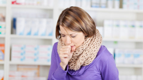 Мучительный кашель – один из основных симптомов плеврита.