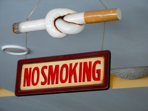 Необходимо осуществить полный отказ от никотиновой зависимости.