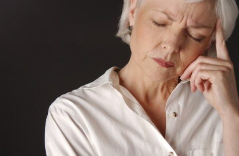 Остеопороз (следствие менопаузы) – причина плохой «спайки» костей у пожилых женщин