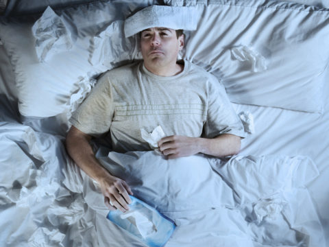 Пациенту при пневмонии необходим постельный режим.