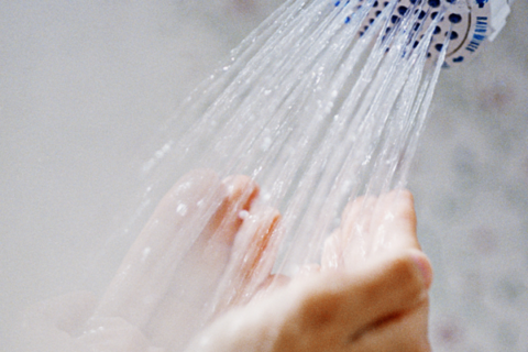 Перед посещением парилки следует принять теплый душ.