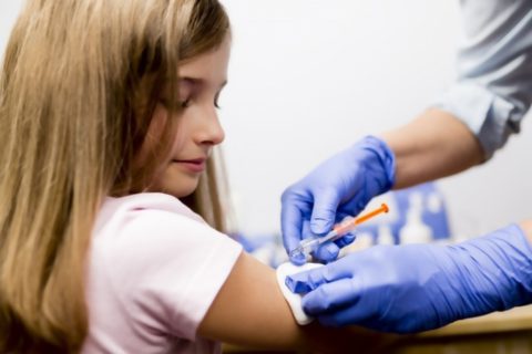 Процедура проводится в процедурном или прививочном кабинете медицинской сестрой, после получения назначения врача и разрешения на проведение теста родителем ребёнка.