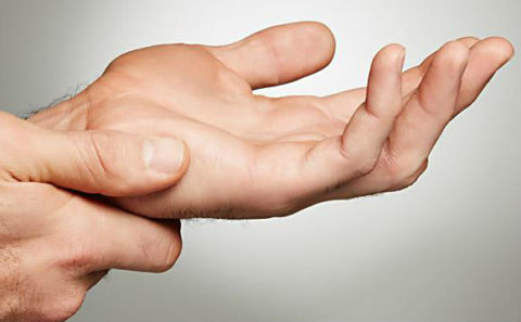 Различные виды повреждений костей фаланг пальцев на руках