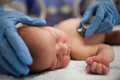 Новорожденные и груднички заражаются особенно быстро