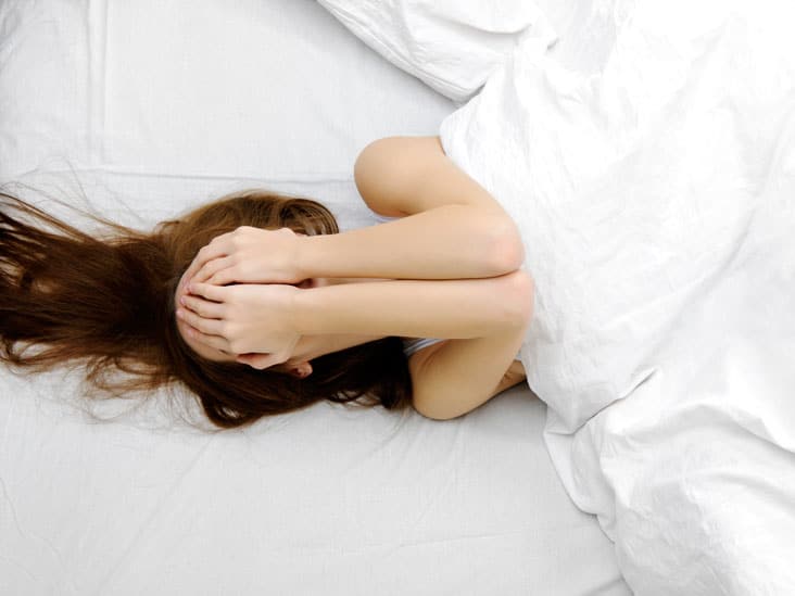 Почему во сне дёргается тело: причины и способы устранения симптома
