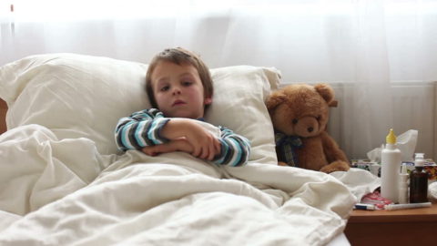 Важно обеспечить больному ребенку постельный режим