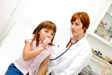 Воспаление легких без кашля часто развивается у детей и пациентов преклонного возраста.
